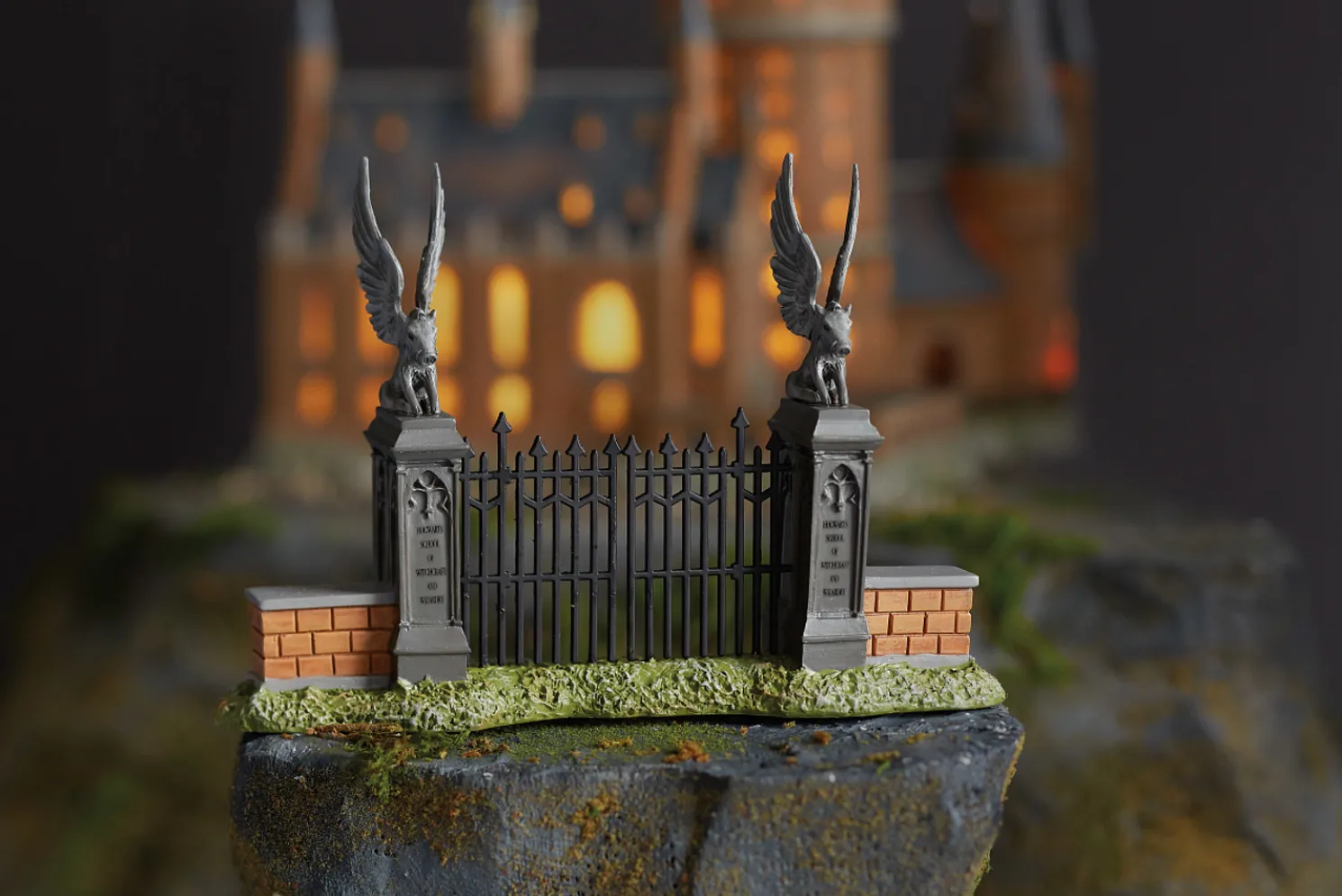 Department 56 Harry Potter Village Hogwart's Gate 6009830